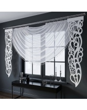 Komplet — draperia z koralami i pionowe dekory ażurowe (karnisz 2–2,2 m)